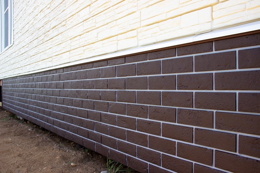 Сколько стоят фасадные панели для наружной отделки дома по кирпич с утеплителем